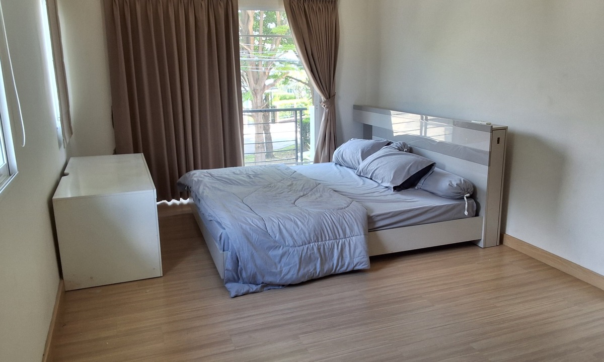 Bang Prok House | Spacious Entire House With Shared Fitness Room and Shared Indoor Pool in Club