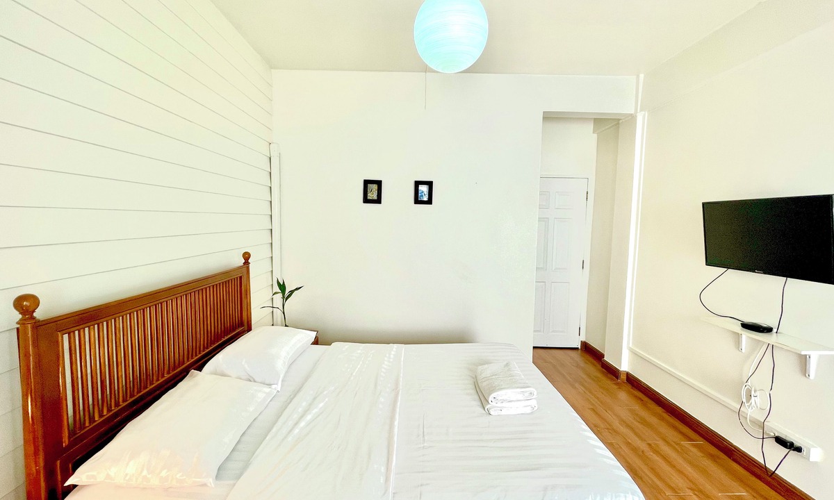 Silom Hostel | Les Fleurs Bangkok Hostel