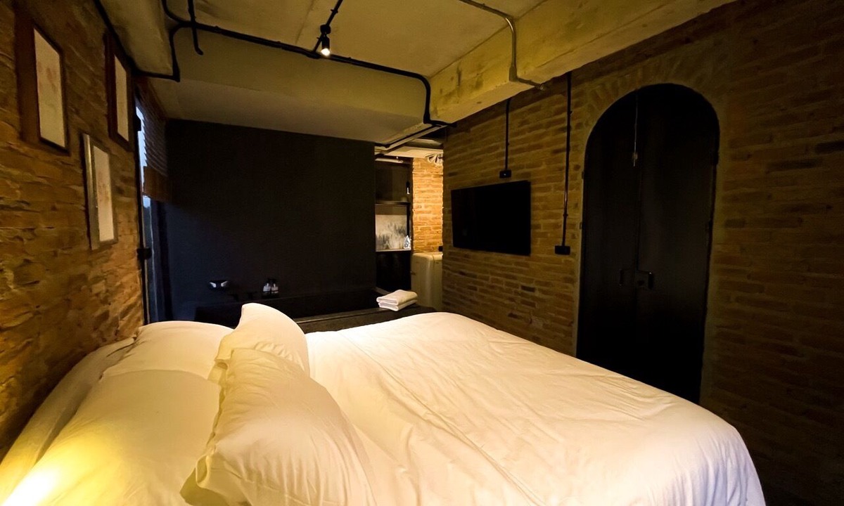 Phra Khanong Bed & Breakfast | Cataleya Estate Boutique Hotel