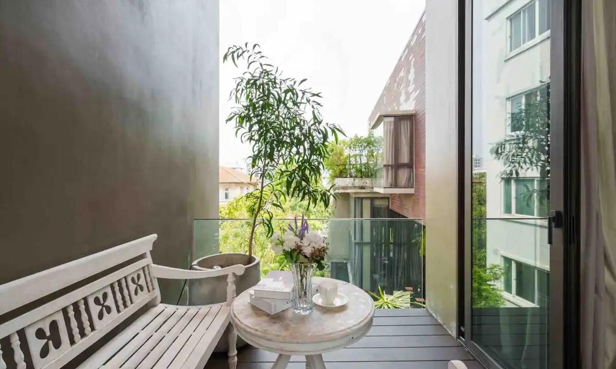 Sukhumvit Villa | Luxury Pool Villa With Jacuzzi & Lift by Thonglor