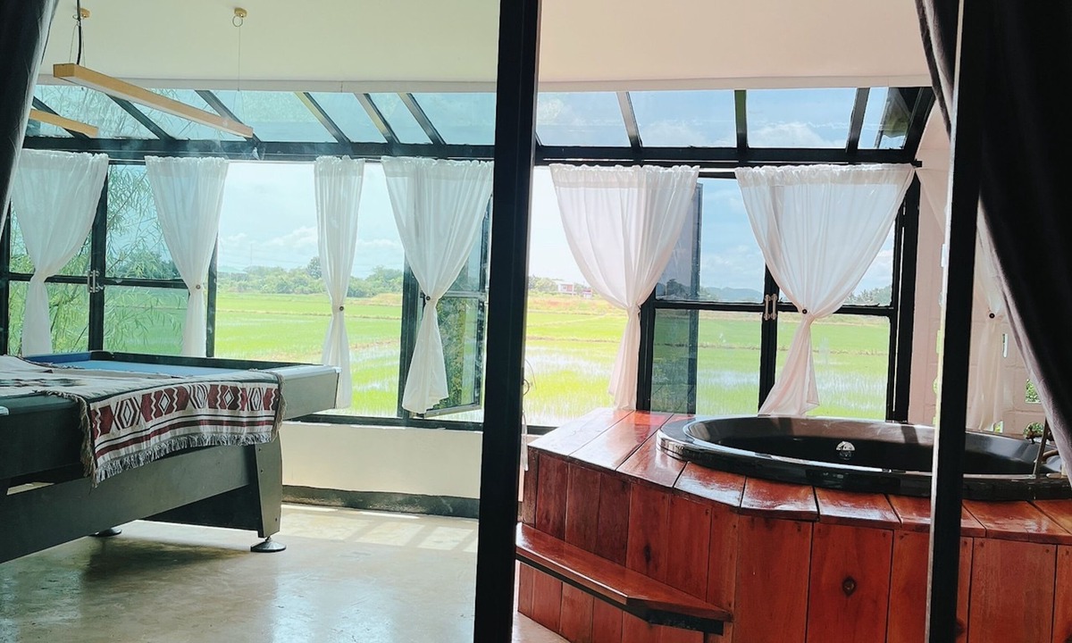 Ratchaburi Hotel | Penguin Villa Resort & Bistro