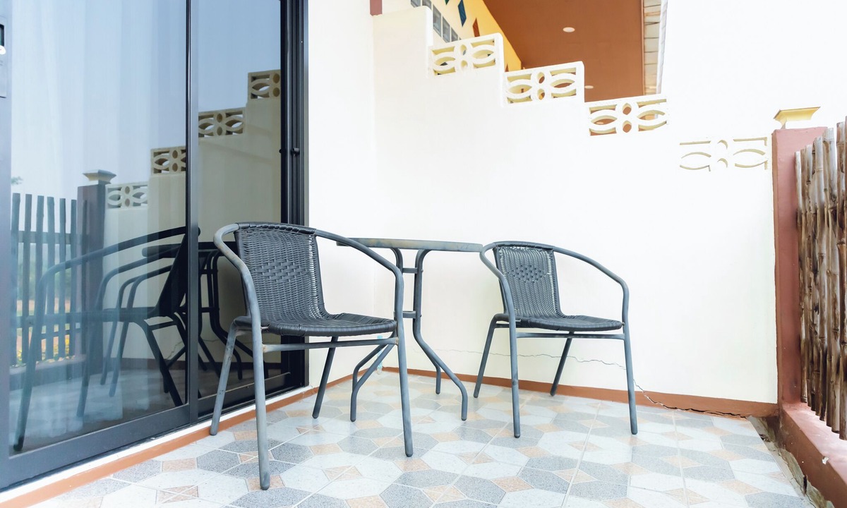 Sap Yai Hotel | Touch the Wind