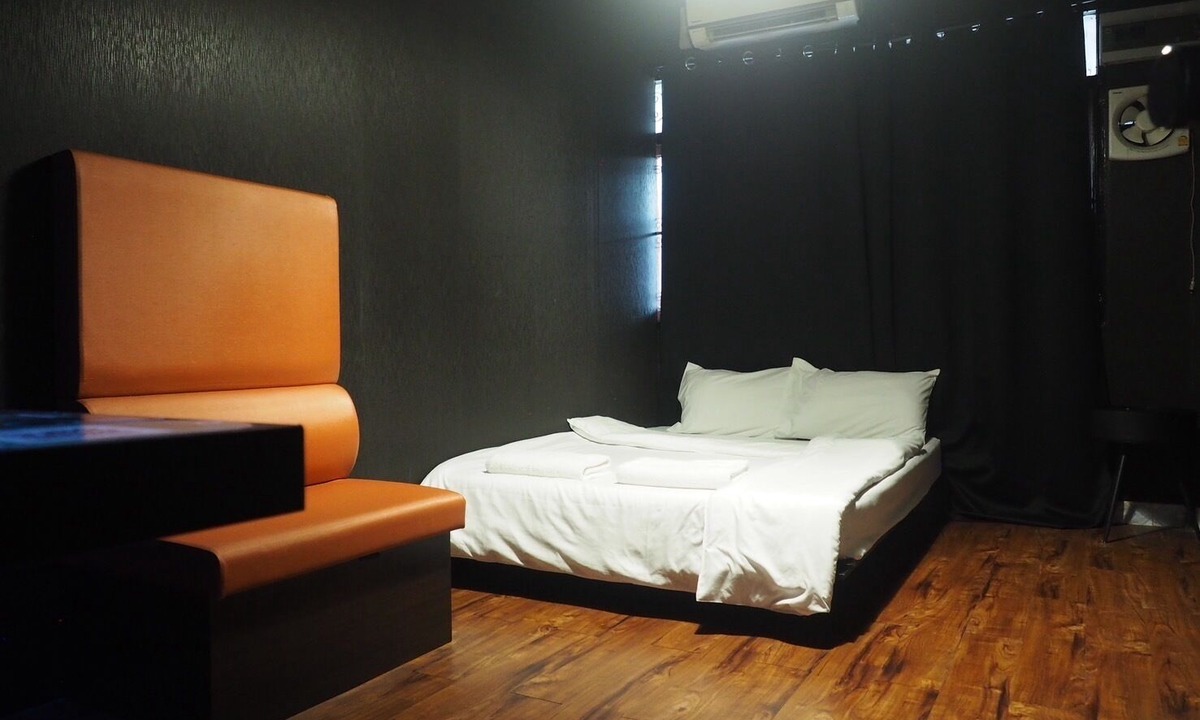 Don Muang Hostel | Doctor Alien Hostel