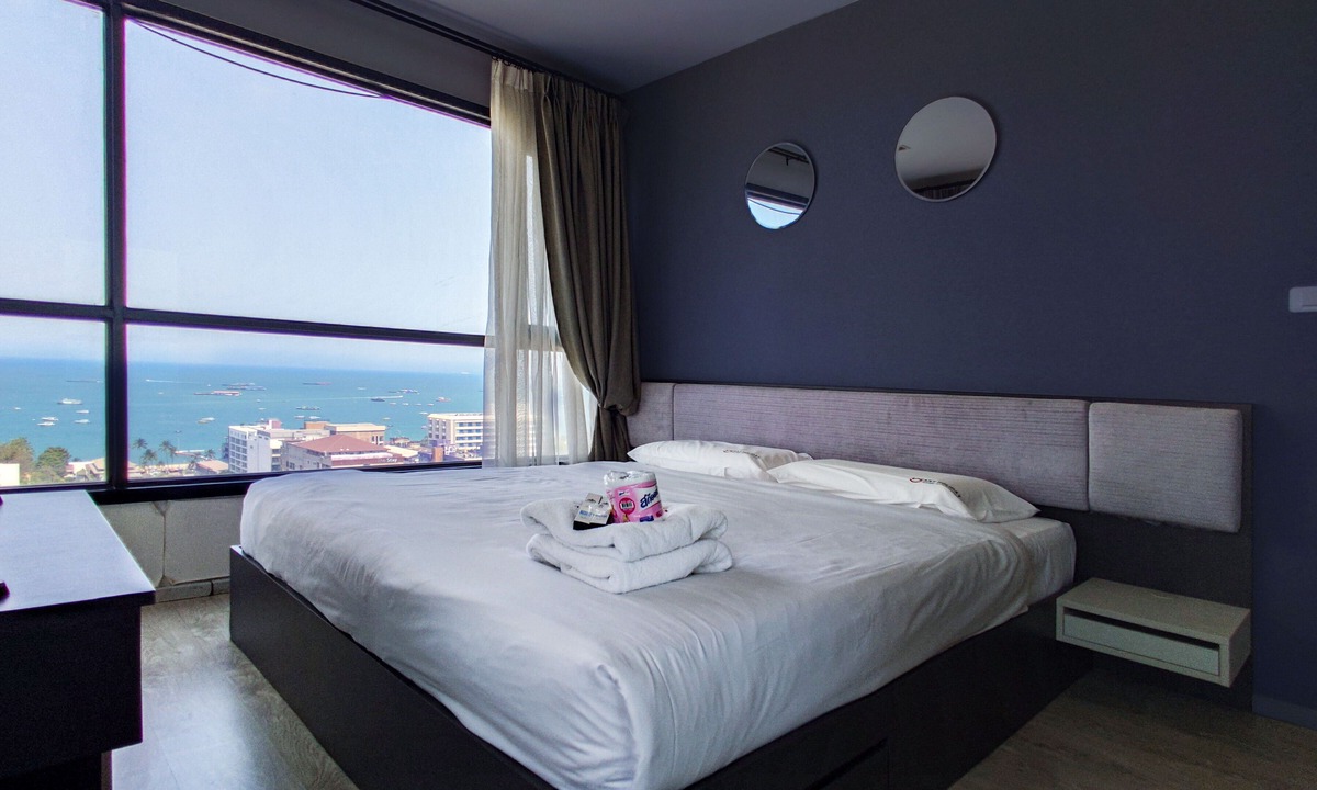 Central Pattaya Condo | Many Holiday The Base Condo