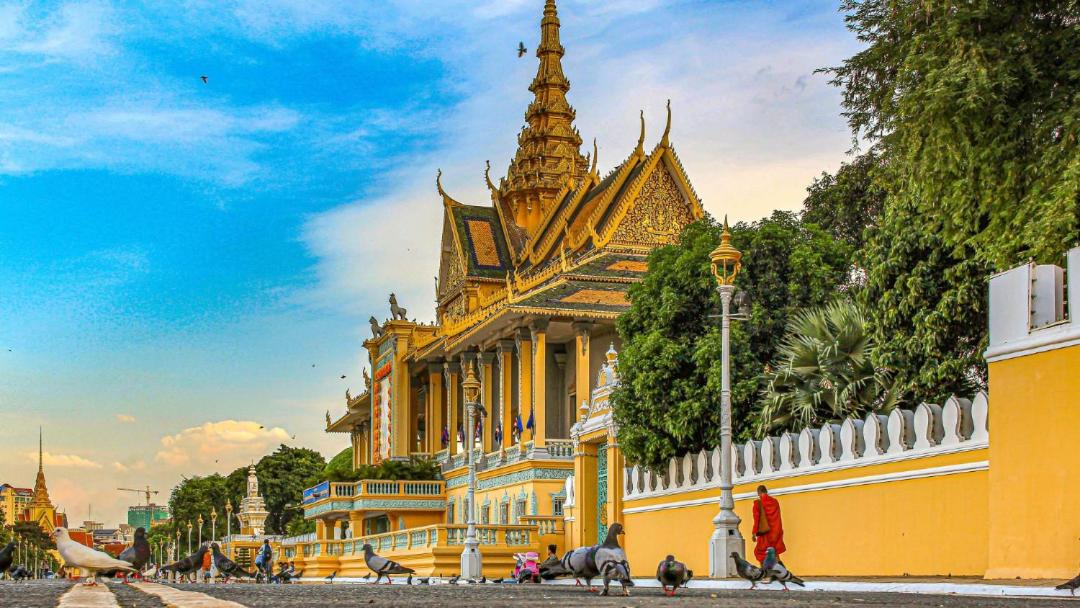 Daun Penh Apartment | Grand Yuetai Studios and Apartments