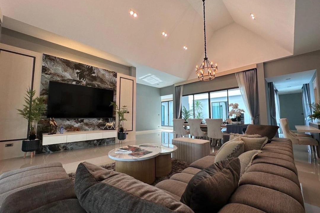 Pong Villa | 3BR Luxurious Pool Villa, 10 minutes from Jomtien