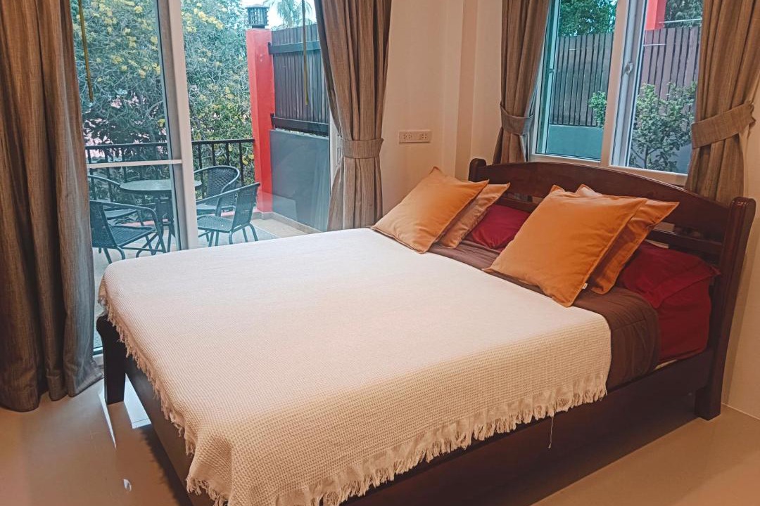 Maret House | Elevated Bungalow House 5 min from the beach 3-6
