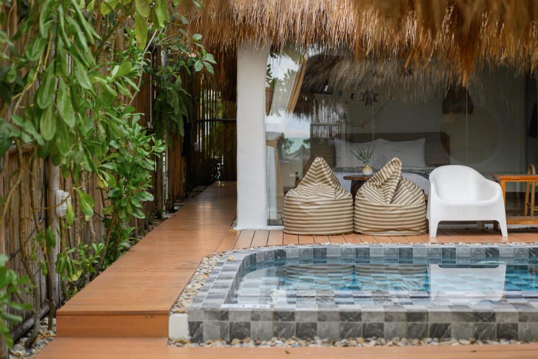 Si Racha Villa | The Sea Breeze Pool Villa Bangphra Bangsaen