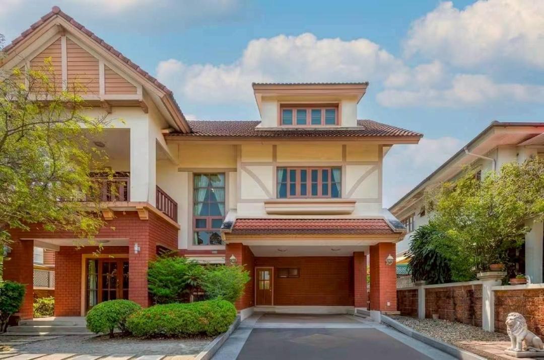 Bang Yai Villa | The Thai Palace 360sqm of Royal Luxury & Zen Design