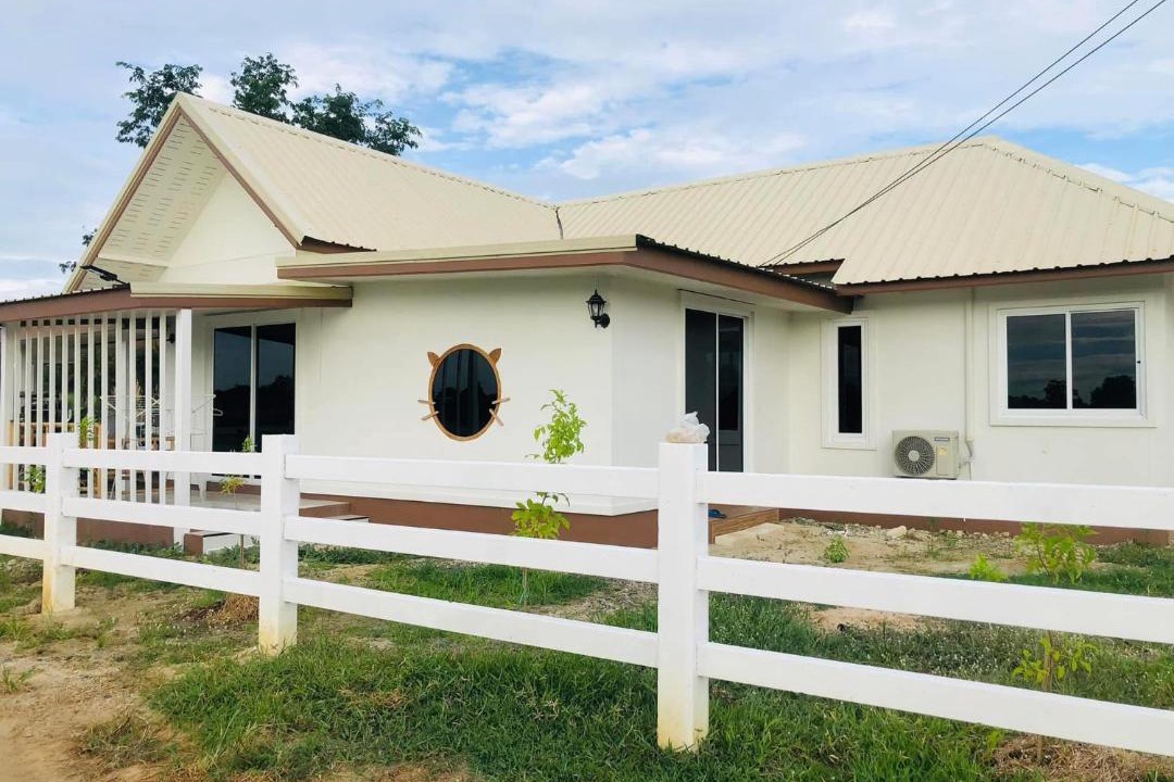 Plaeng Yao House | Tambai cafe and home stay