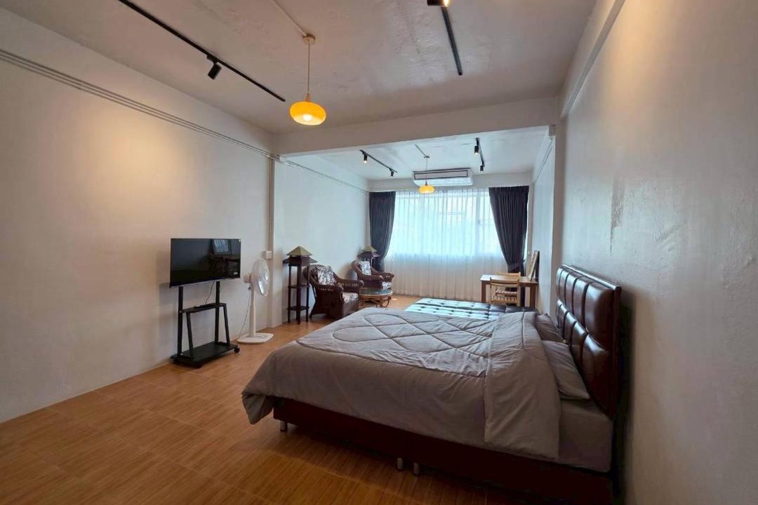 Phra Athit House | Churai's house