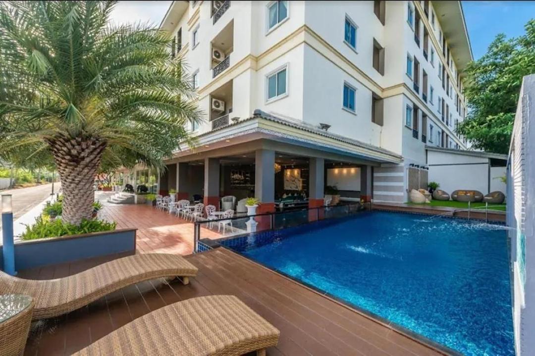 Bang Sao Thong Hotel | Napheera Royal Tel