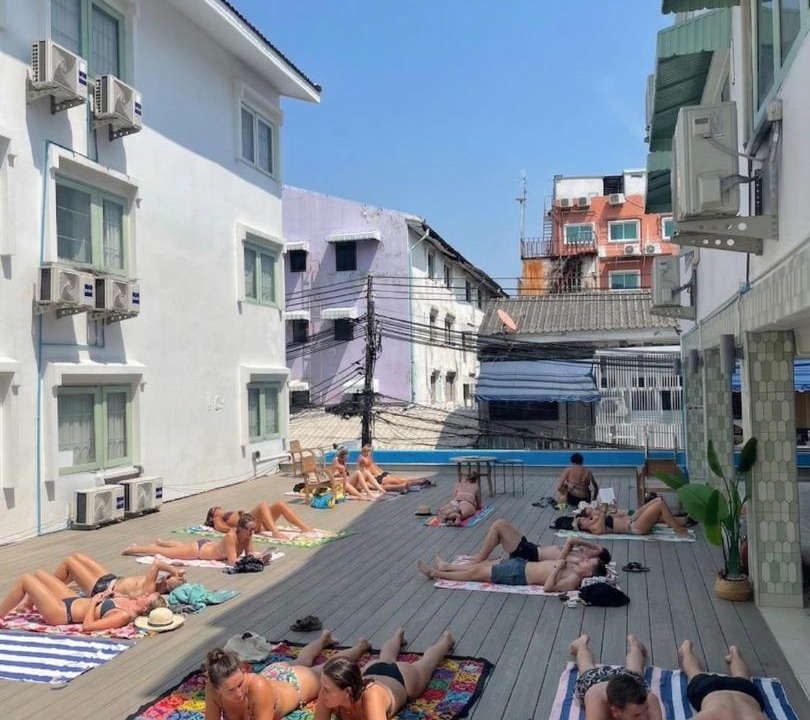 Chana Songkhram Hotel | Easy Monday Pool Capsule Hotel - Old Town Bangkok