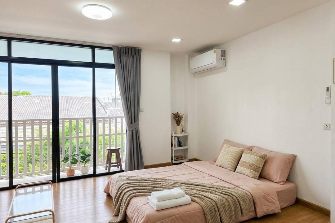 Racha Thewa Apartment | Hugg daily airport 5