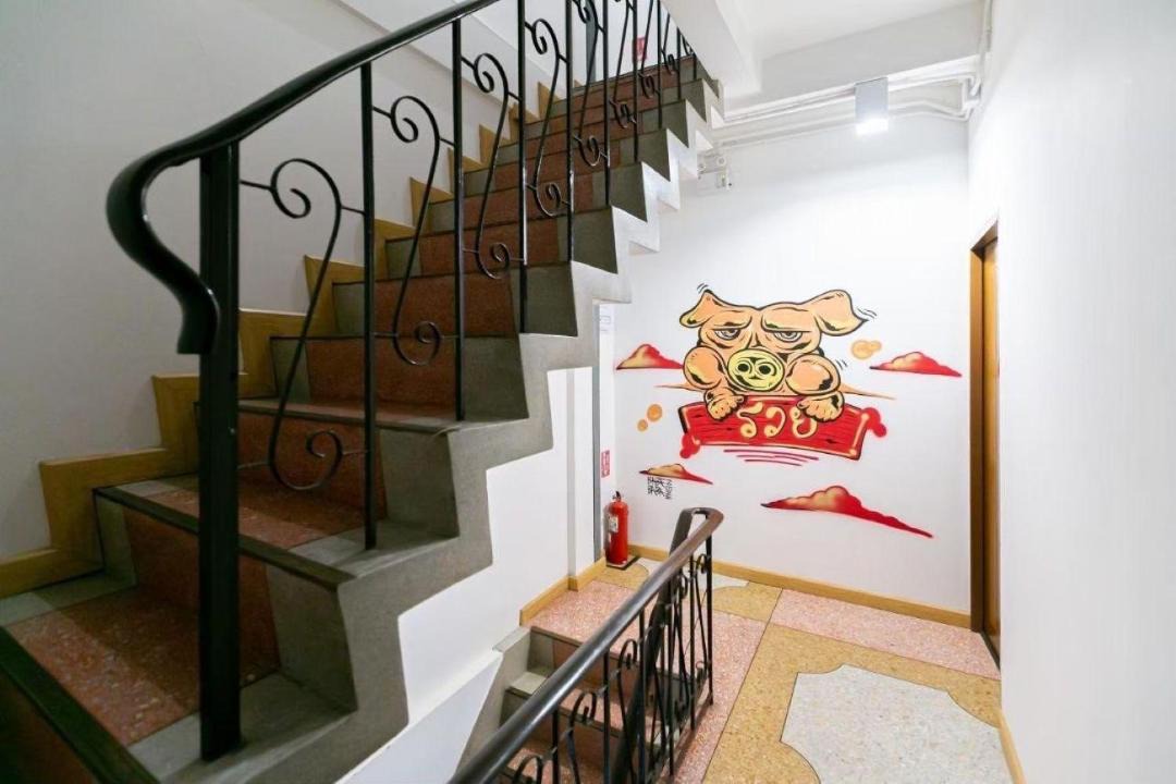 Talat Noi Hostel | Taladnoi Paint House