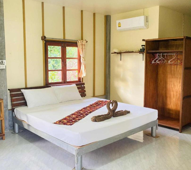 Nuea Khlong House | Pizza classic resort kohjum