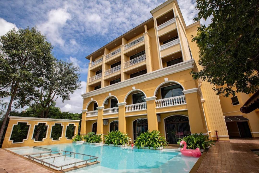 Downtown Krabi Hotel | ROYAL PINEAPPLE HOTEL l a welcome to wealth and good fortune
