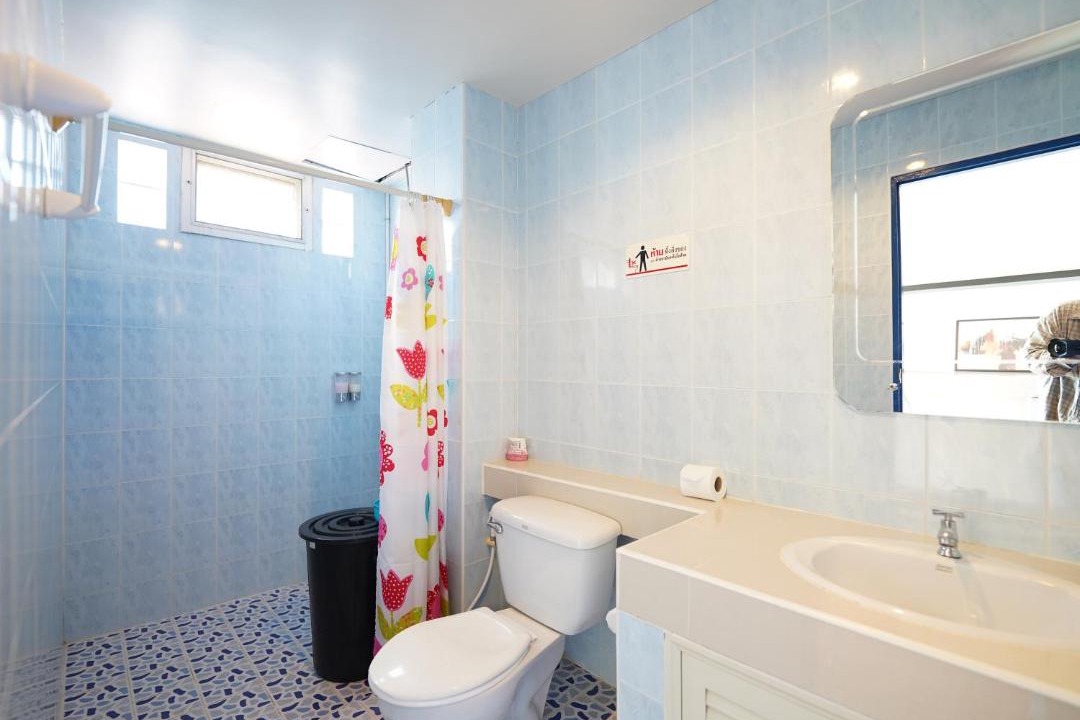 Bang Sare Hotel | RoomQuest One Bangsaray