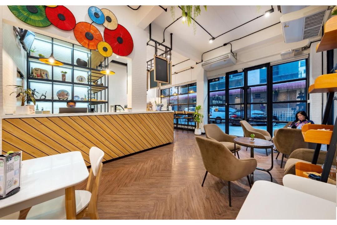 Wang Burapha Phirom Hostel | Siam Subway Hostel and Café