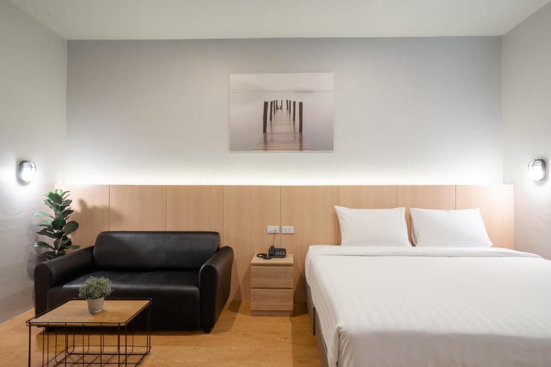 Talat Yai Hotel | The Arbern Hotel x Bistro - SHA Extra Plus