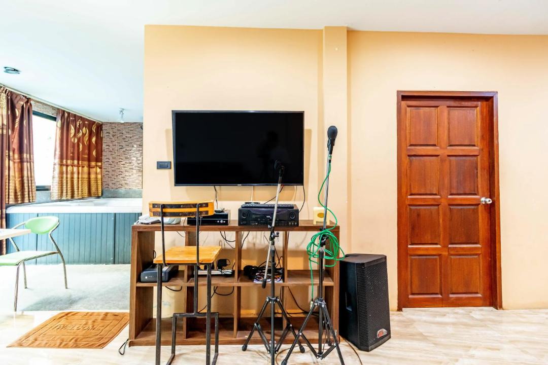 Ramkhamhaeng Hotel | The Pool Resort