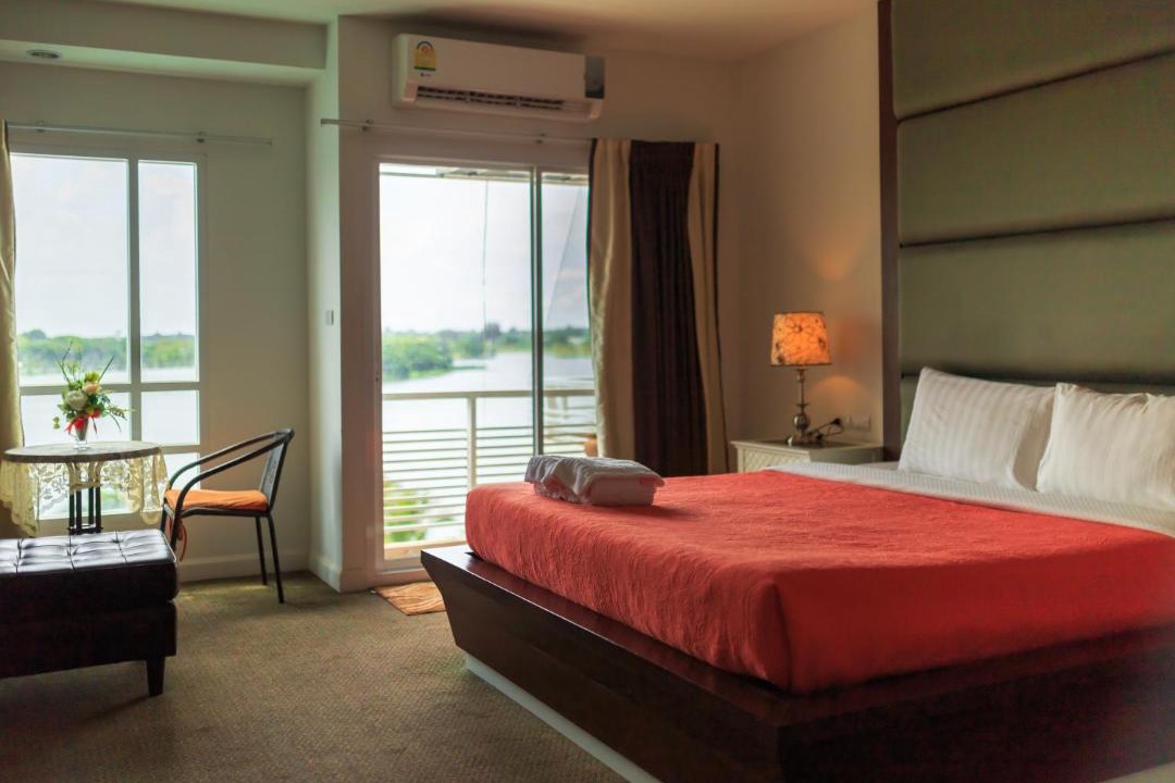 Nai Mueang Hotel | Kwan Ruen Park