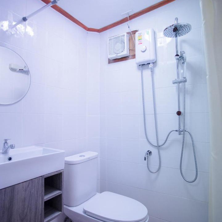 Uthai Thani House | Romyen House