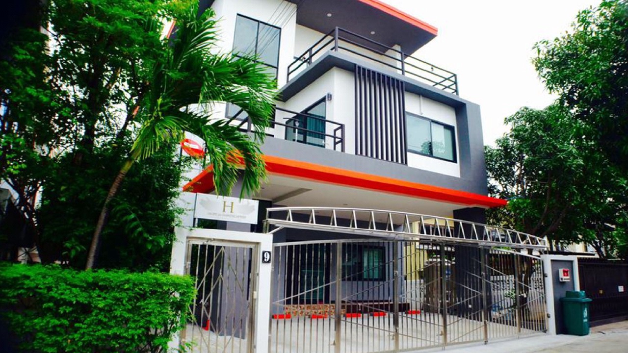 Photo of Buildings in Bang Chak