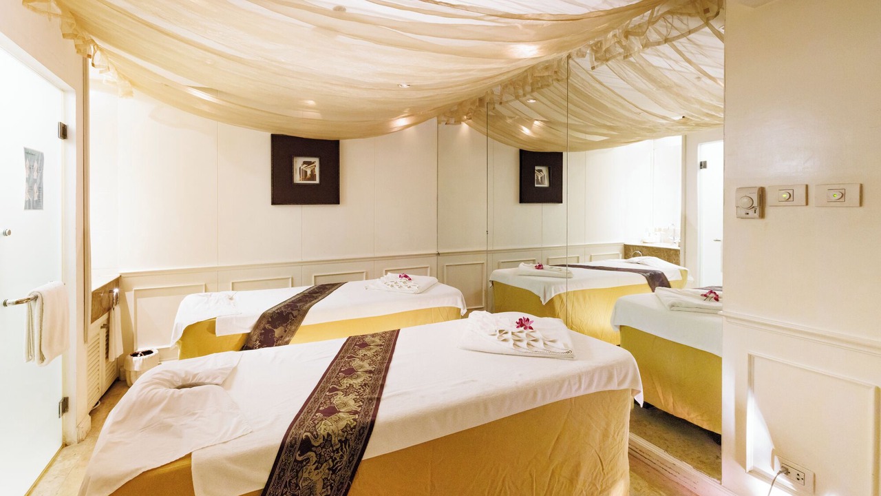 Photo of Bedroom in Khlong Toei Nuea