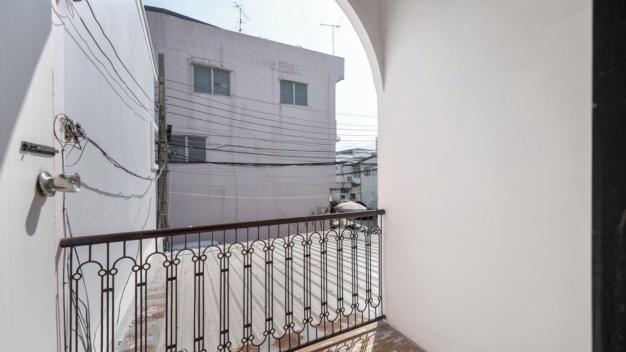 Photo of Patio Balcony in Chom Phon