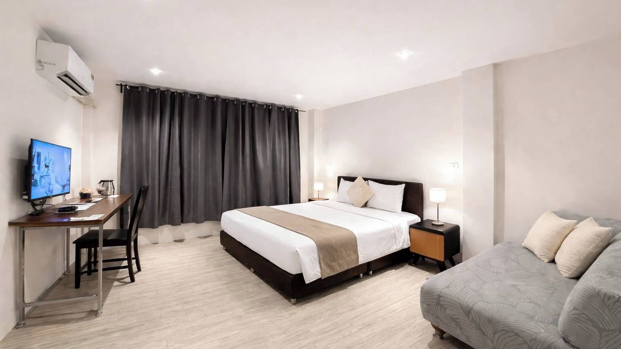 Photo of Bedroom in Khlong Toei Nuea