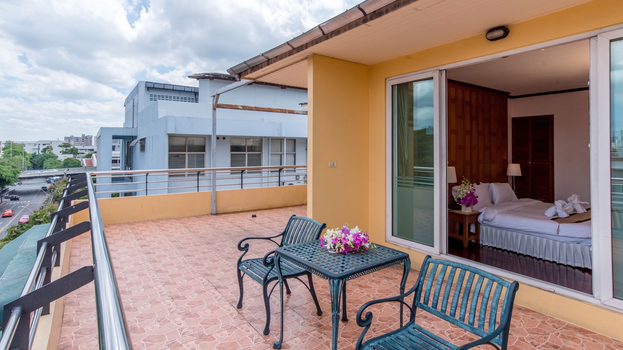 Photo of Patio Balcony in Phra Athit