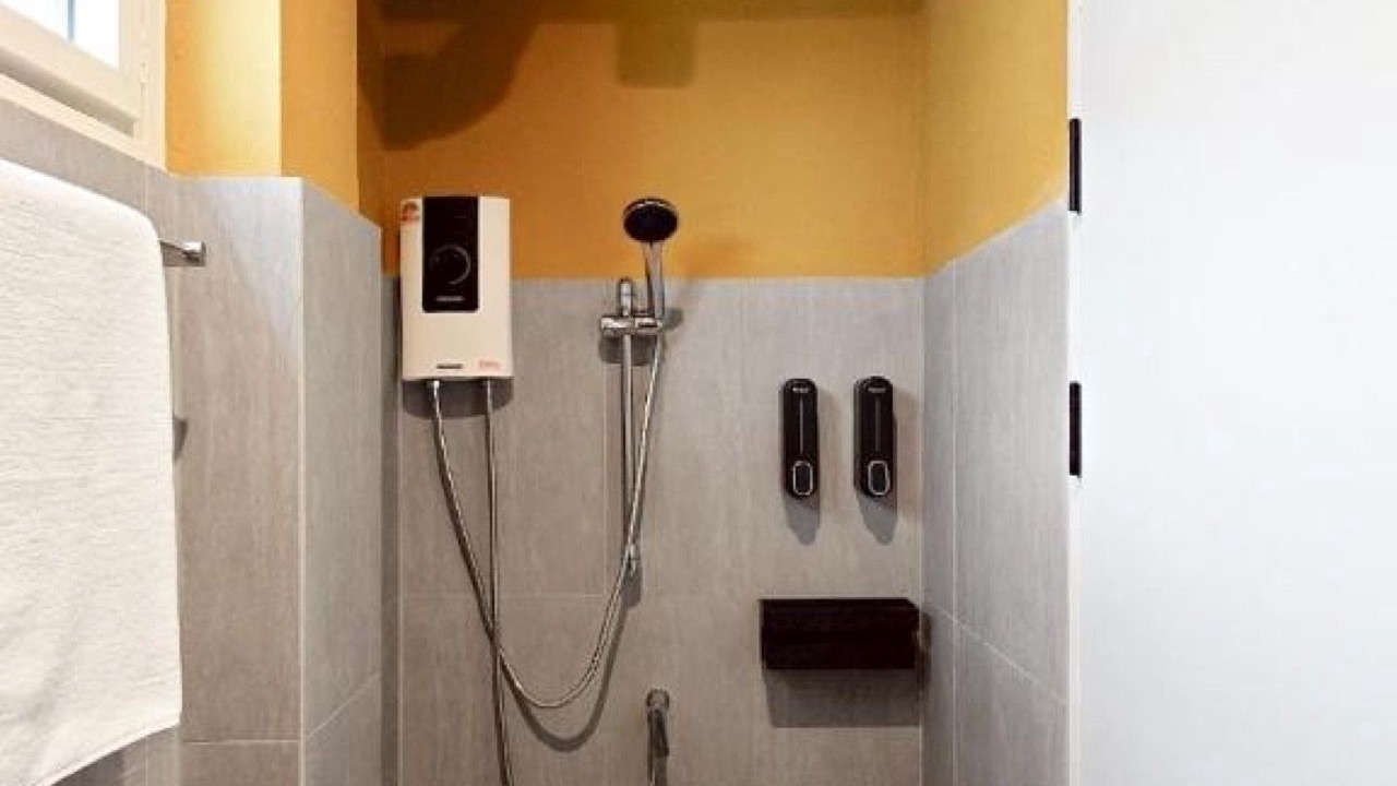 Photo of Bathroom in Wat Ratchabophit