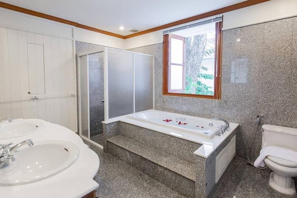 Photo of Bathroom in Dusit
