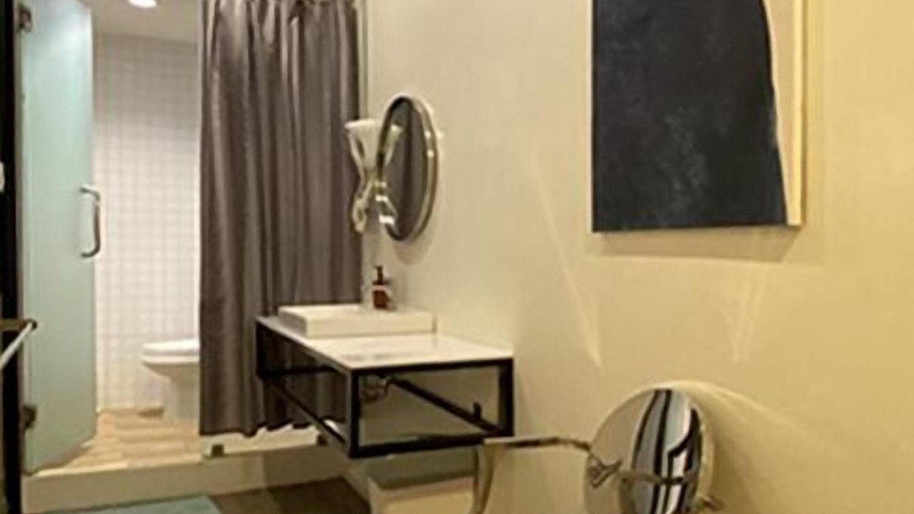 Photo of Bathroom in Thanon Phetchaburi