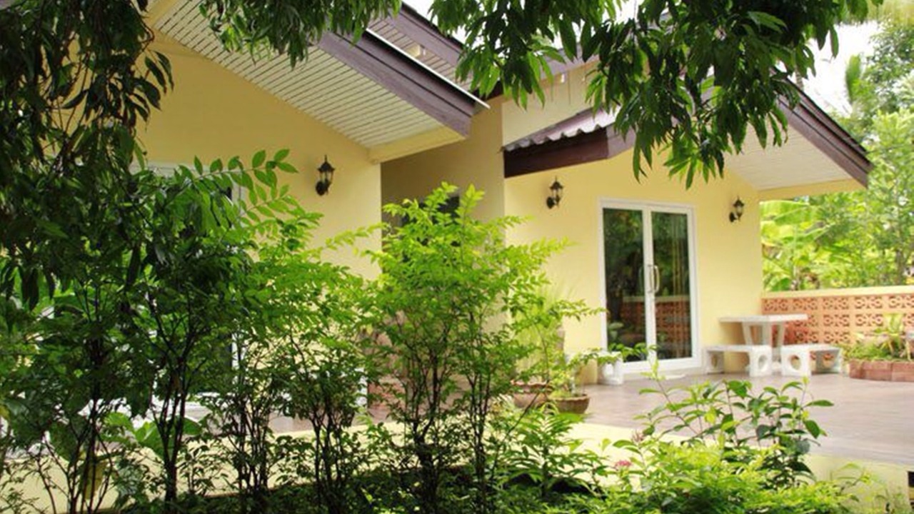 Photo of Buildings in Amphawa