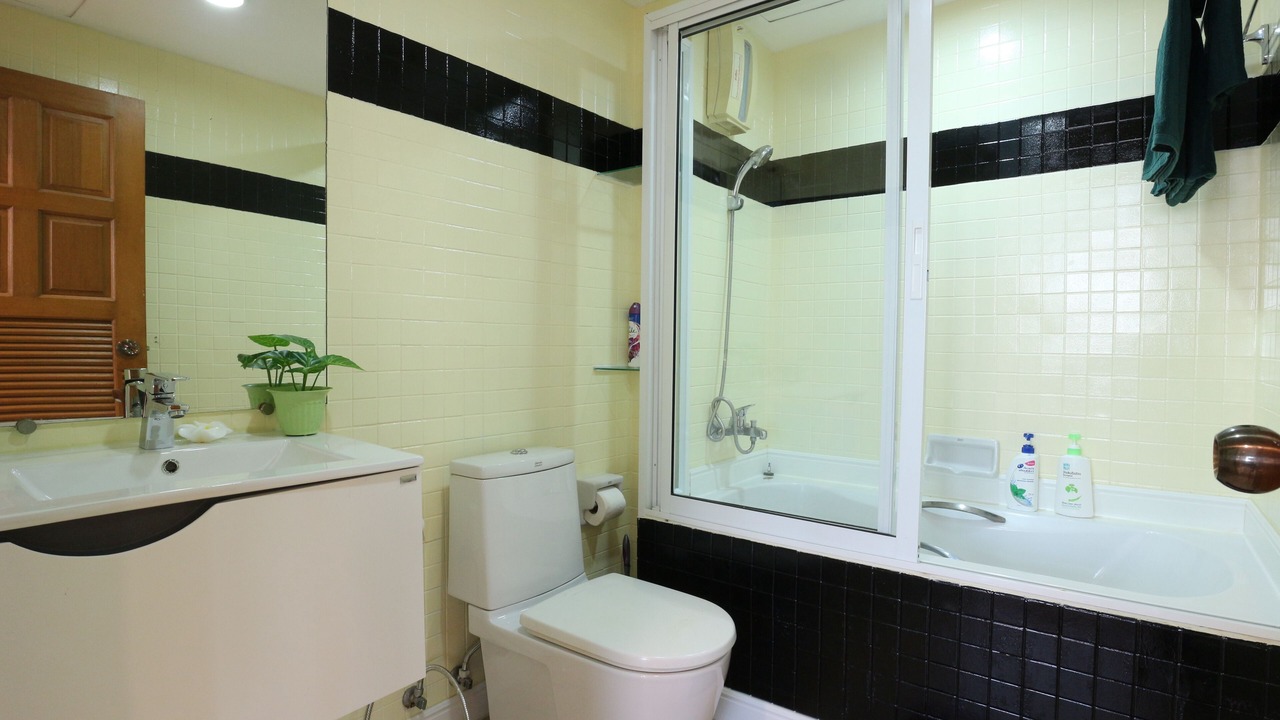 Photo of Bathroom in Thung Maha Mek