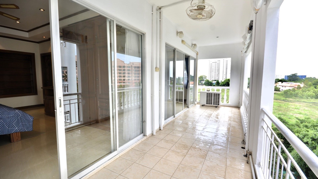 Photo of Patio Balcony in Na Kluea