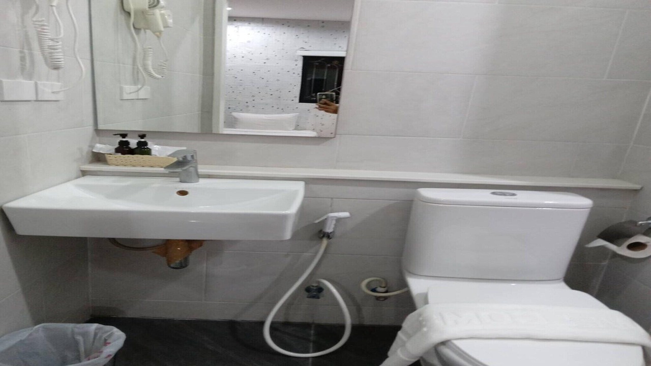 Photo of Bathroom in Thanon Phaya Thai