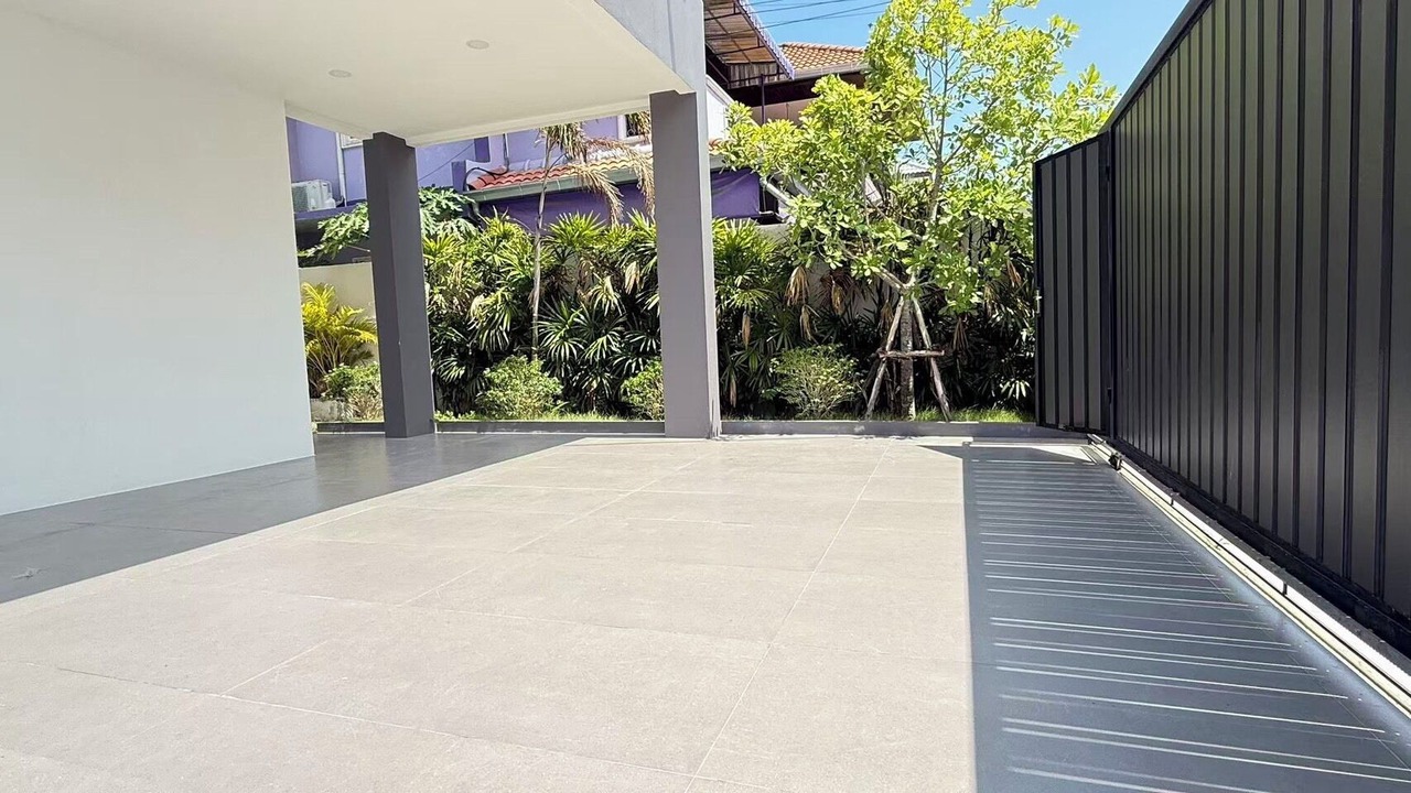 Photo of Patio Balcony in Na Kluea