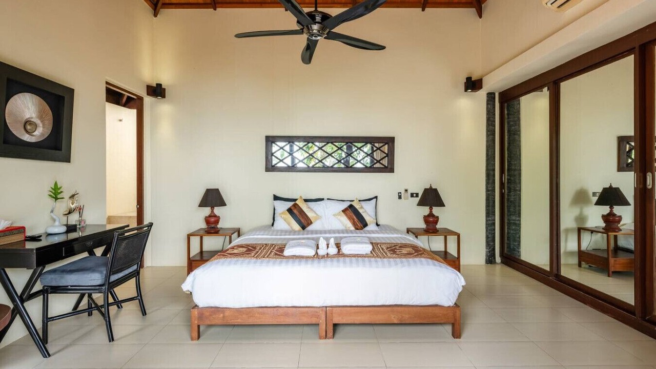 Photo of Bedroom in Laem Set