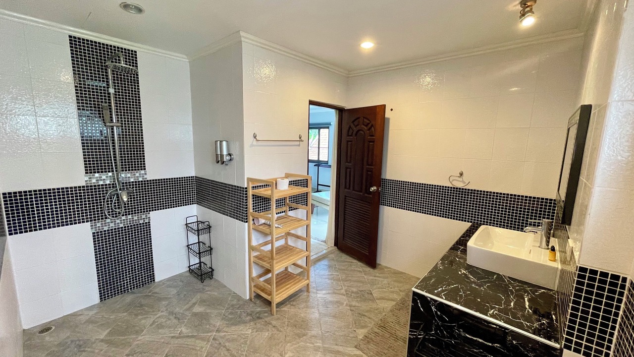 Photo of Bathroom in Kata
