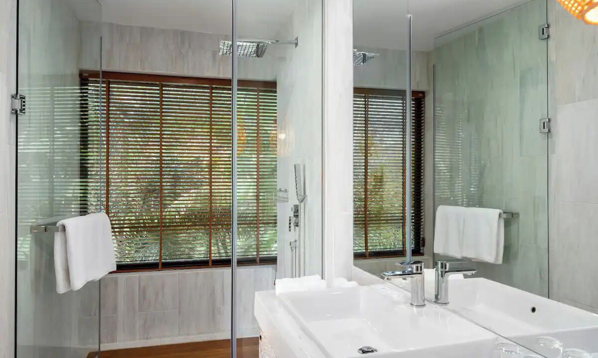 Photo of Bathroom in Laem Set