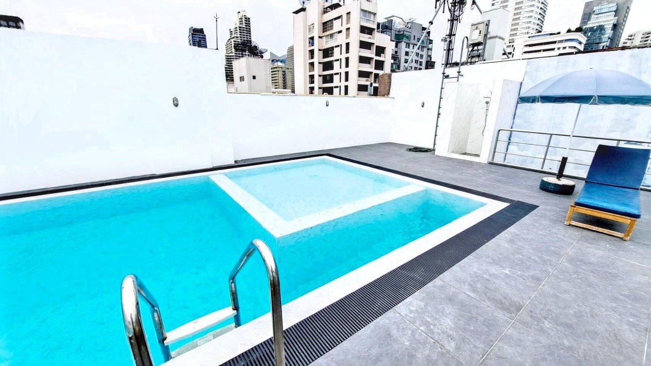Photo of Outdoor in Khlong Toei Nuea