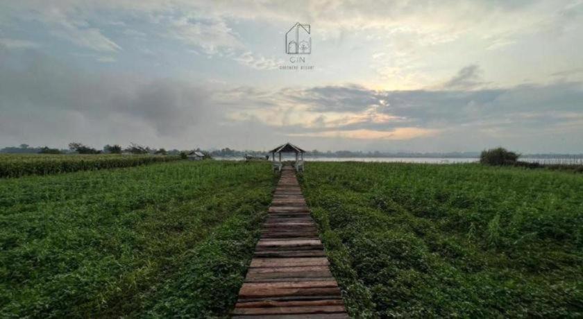 Photo of Human In Picture in Chiang Saen