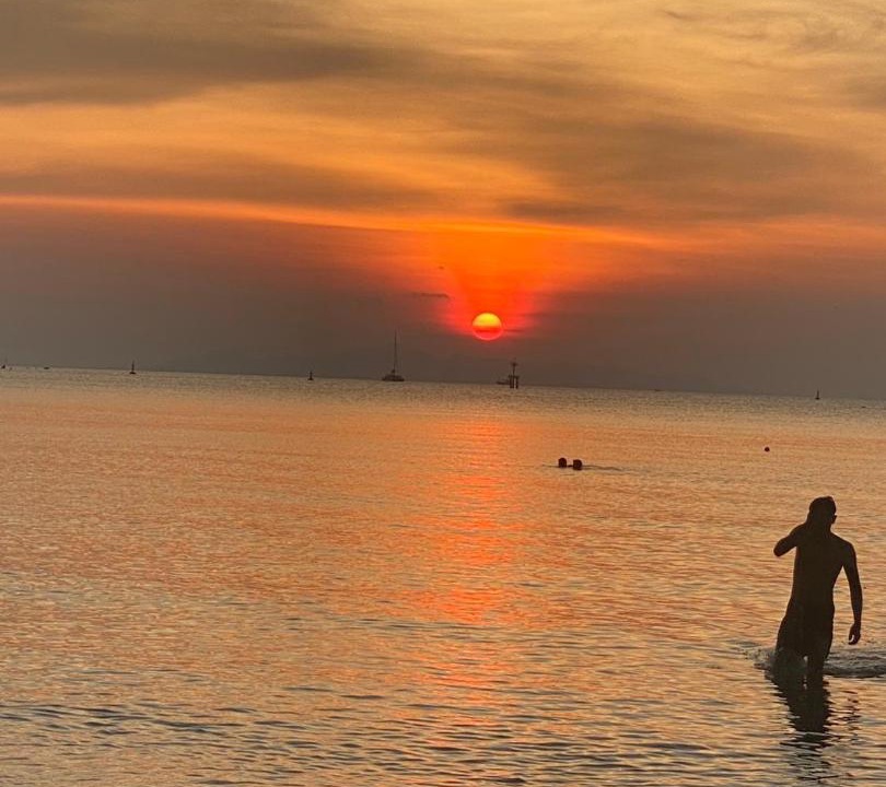 Photo of Human In Picture in Lipa Noi