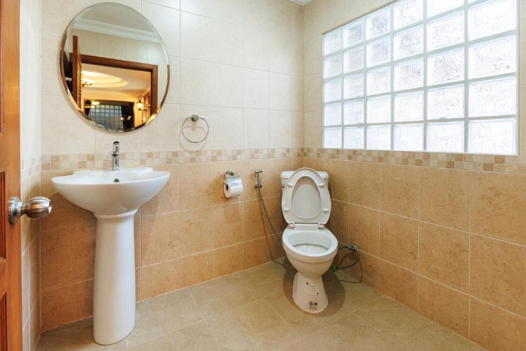 Photo of Bathroom in Pong