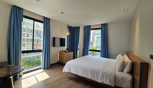 Deluxe Room, Corner