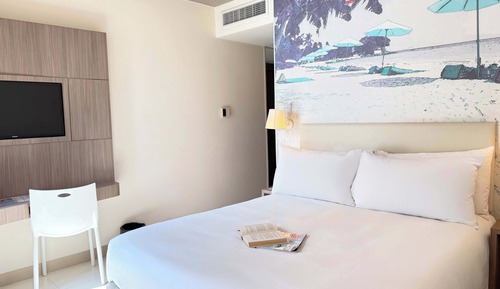 Standard Room, 1 Queen Bed