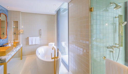 Premium Room, 1 King Bed, Balcony, Garden View